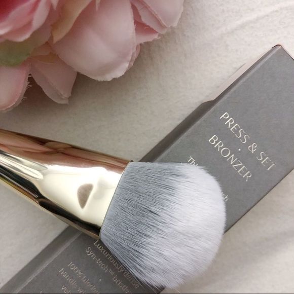 Complex Culture Other - Complex Culture Bronzer Brush